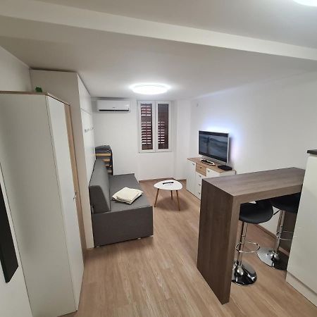 Apartma Sasko Apartment อิซอลา ภายนอก รูปภาพ